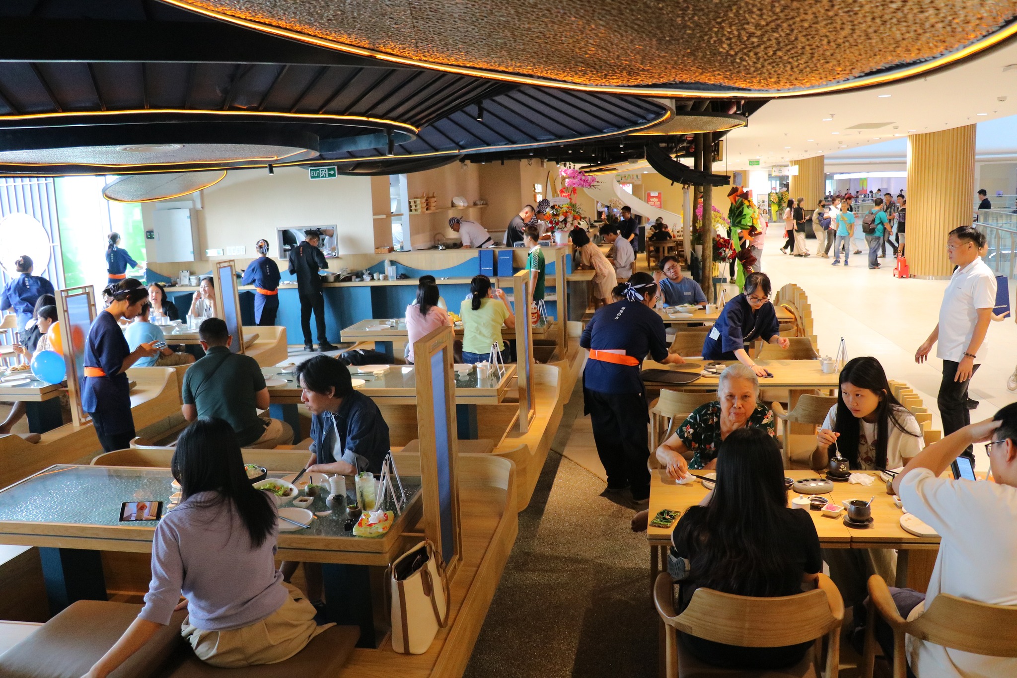 Sushi Way cung cấp dịch vụ phục vụ chuyên nghiệp